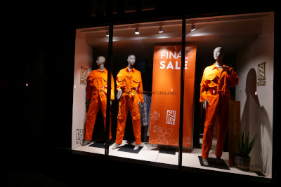 Étiquette de prix barré dans une boutique en ligne